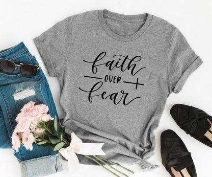 Nicole – Faith Over Fear Christliches T-Shirt für Frauen