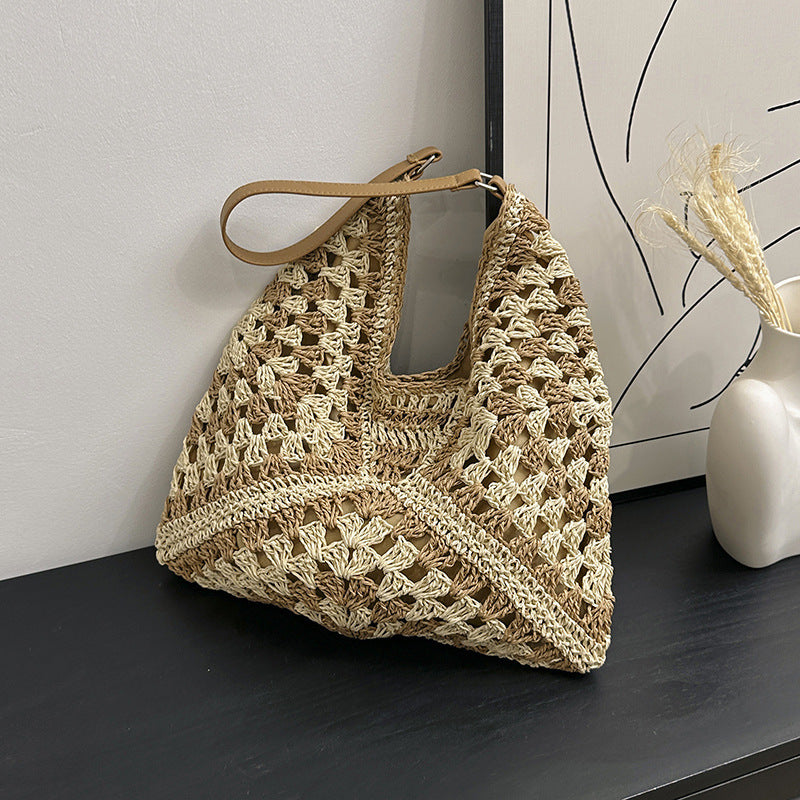 Lisa – Handgefertigte Strohwoven Schultertasche mit Kontrastfarbe