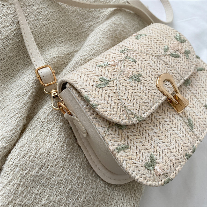 Hannah – Sommerliche Strohtasche mit Blumenmuster