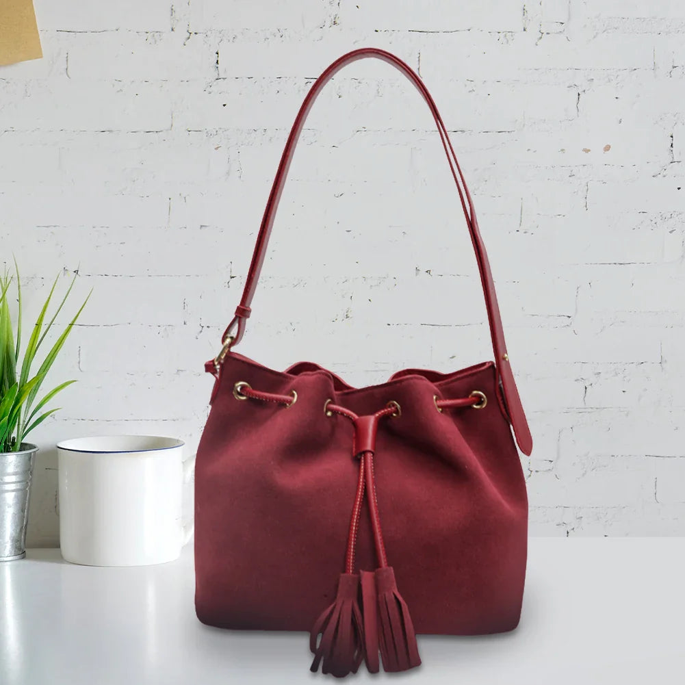 Audrey – Damen Veloursleder Beuteltasche mit Quaste