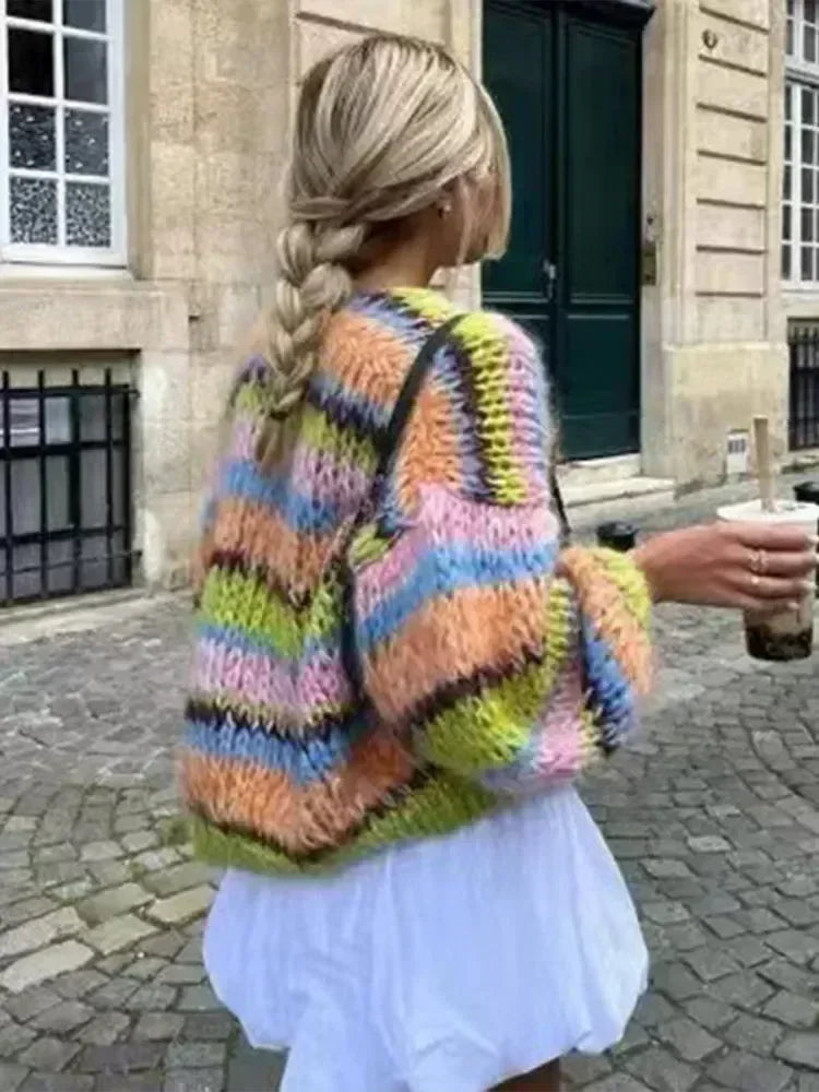 Charlotte – Regenbogen Gestreifte Damenstrickjacke mit langen Ärmeln