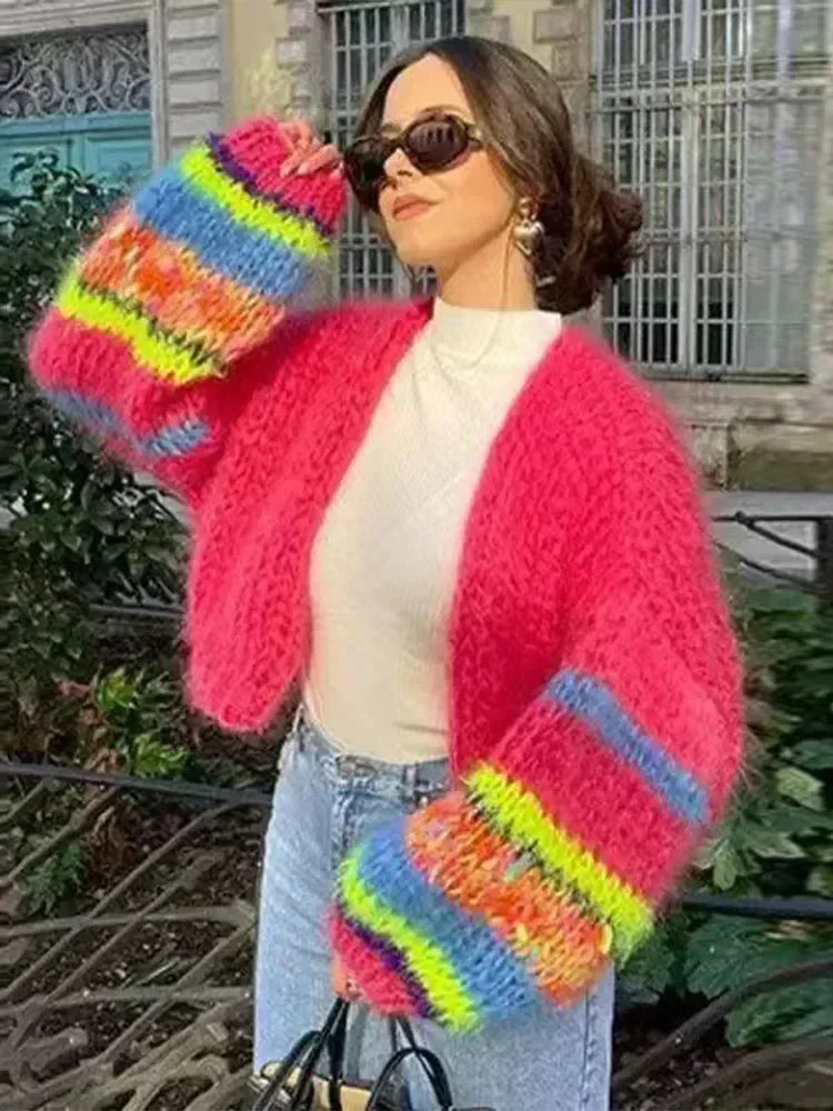 Charlotte – Regenbogen Gestreifte Damenstrickjacke mit langen Ärmeln