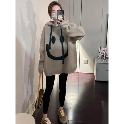 Gabrielle – Damen Oversized Gemütlicher Strick-Hoodie mit Fröhlichem Smiley-Gesicht