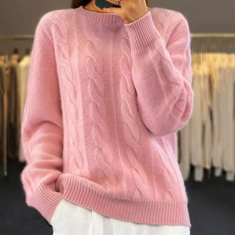 Deborah – Weicher Damenpullover in Rosa mit Zopfmuster – Gemütliche Wintermode aus warmer Wollmischung